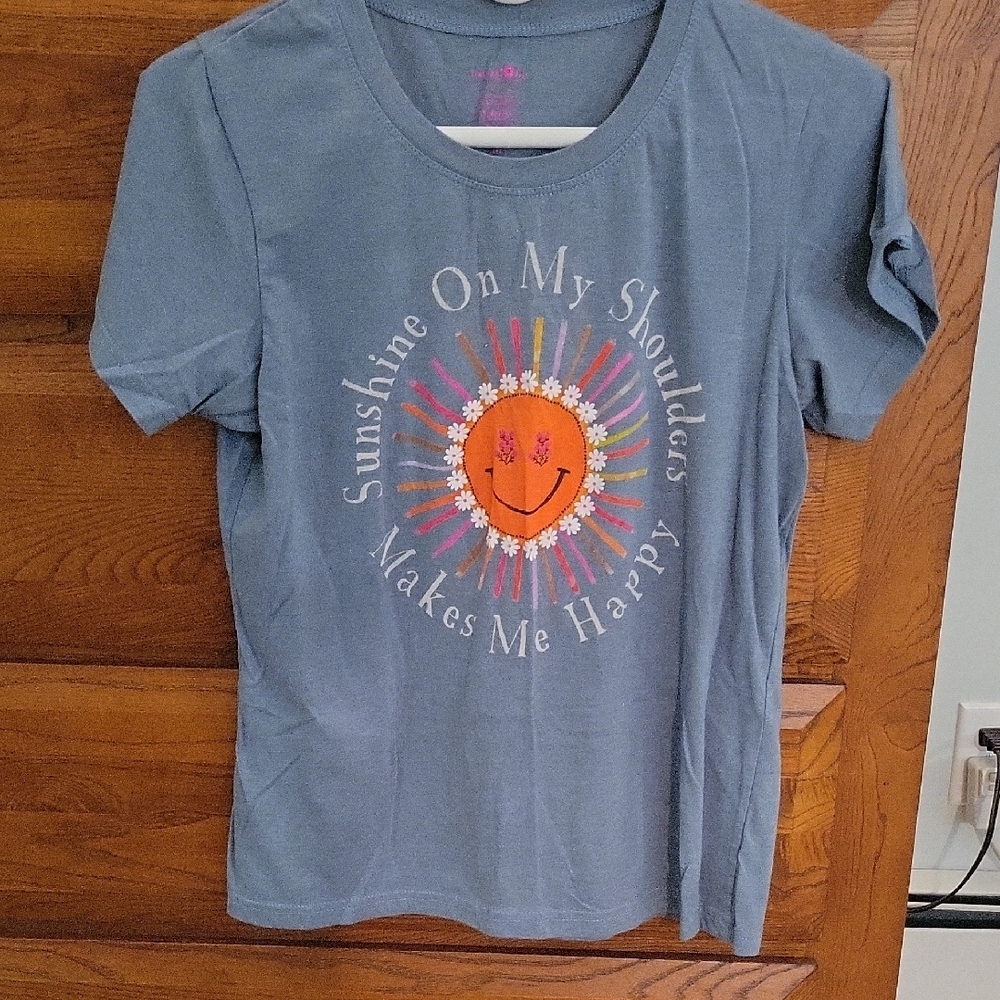 NATURAL LIFE Blue and Orange Short Sleeve Tee with Sunburst Design Medium
